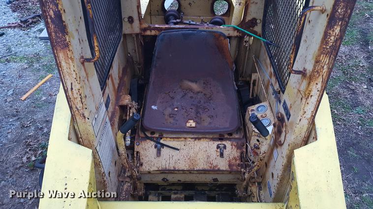 image for item DA8609 1978 New Holland L325 skid steer