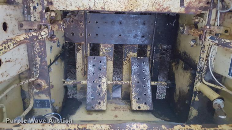 image for item DA8609 1978 New Holland L325 skid steer