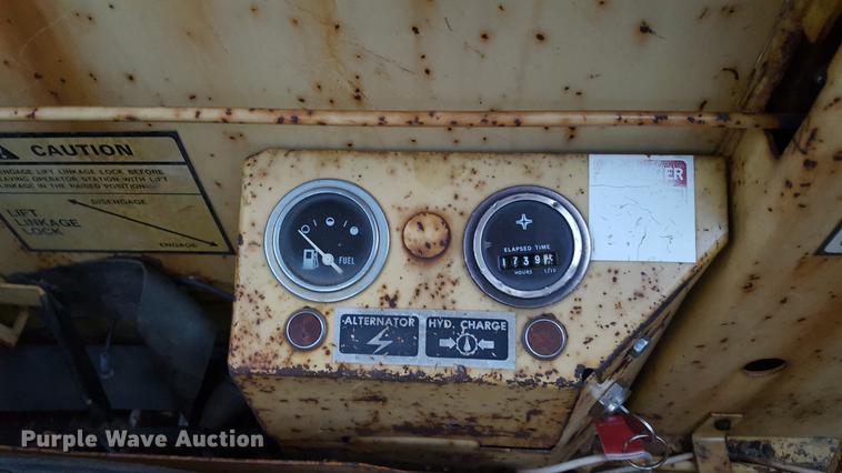 image for item DA8609 1978 New Holland L325 skid steer