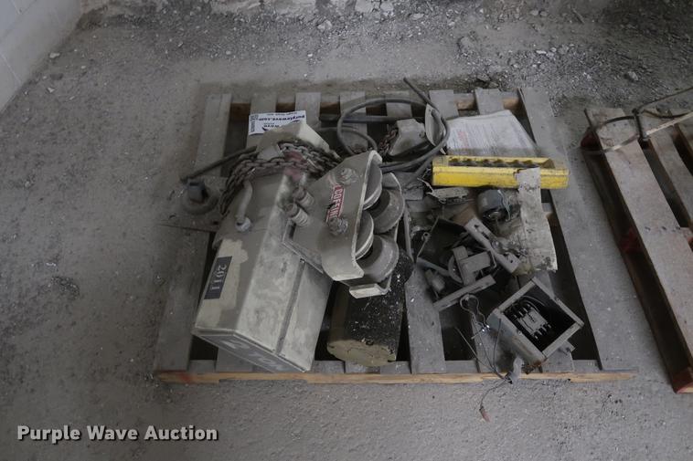 image for item DA8628 Coffing hoist