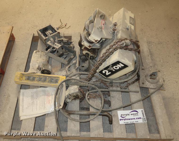 image for item DA8628 Coffing hoist