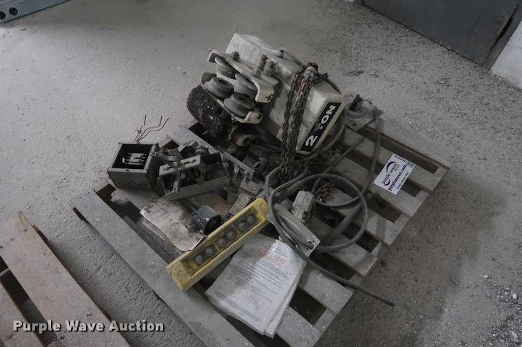 image for item DA8628 Coffing hoist