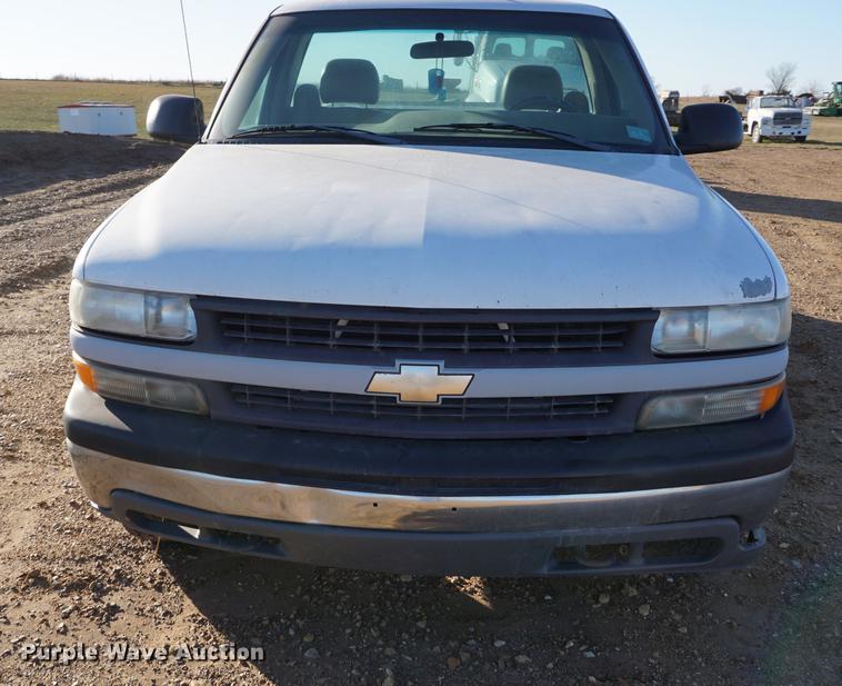 image for item DB0260 2001 Chevrolet Silverado 1500 pickup truck