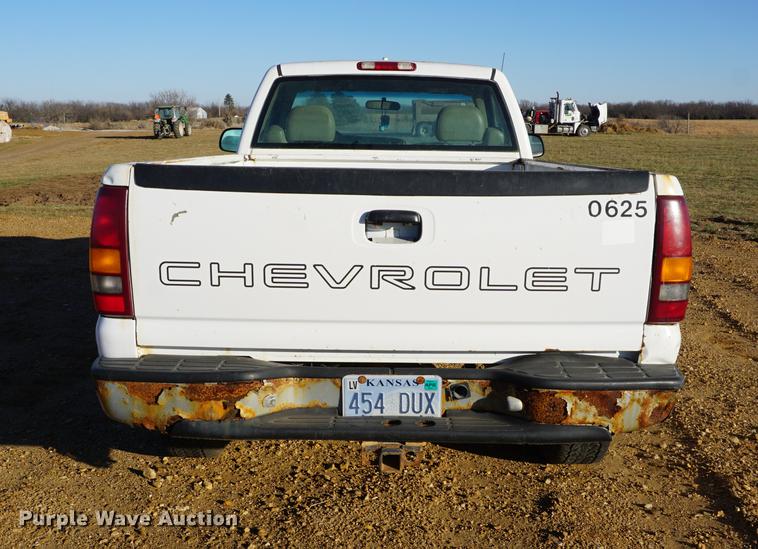 image for item DB0260 2001 Chevrolet Silverado 1500 pickup truck
