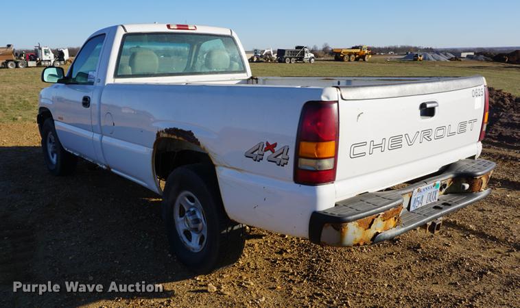 image for item DB0260 2001 Chevrolet Silverado 1500 pickup truck