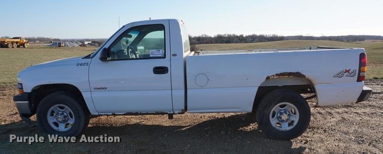 image for item DB0260 2001 Chevrolet Silverado 1500 pickup truck