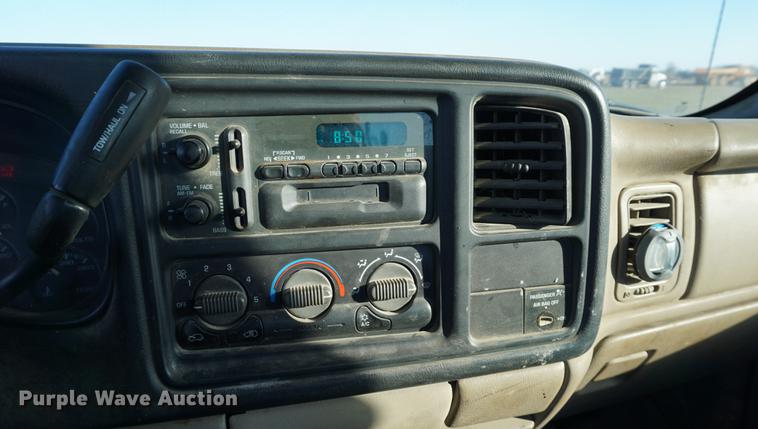 image for item DB0260 2001 Chevrolet Silverado 1500 pickup truck