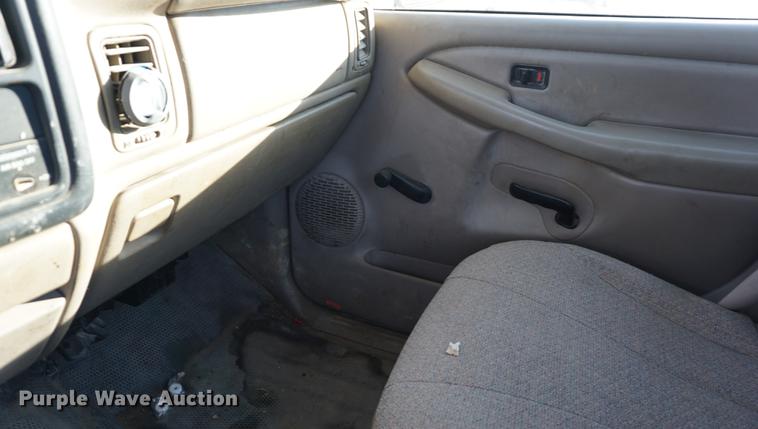 image for item DB0260 2001 Chevrolet Silverado 1500 pickup truck