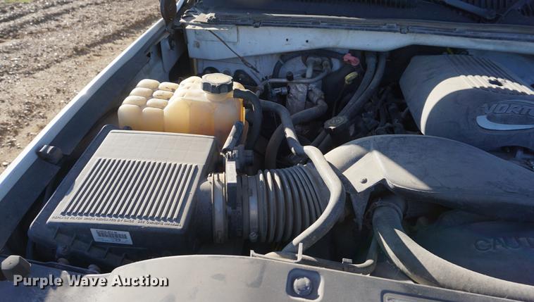 image for item DB0260 2001 Chevrolet Silverado 1500 pickup truck