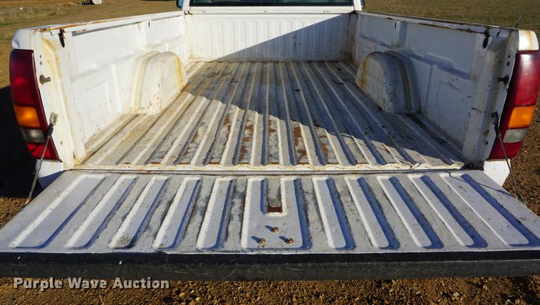 image for item DB0260 2001 Chevrolet Silverado 1500 pickup truck