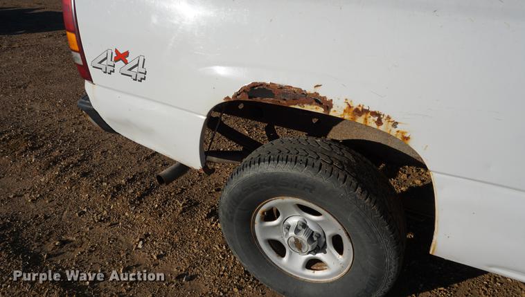 image for item DB0260 2001 Chevrolet Silverado 1500 pickup truck