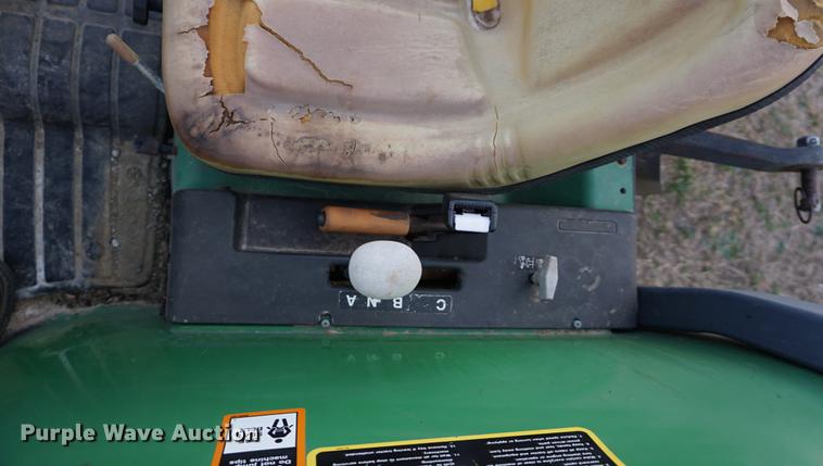 image for item DB0263 1998 John Deere 4600 MFWD tractor