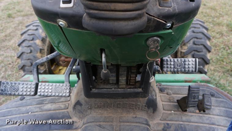 image for item DB0263 1998 John Deere 4600 MFWD tractor