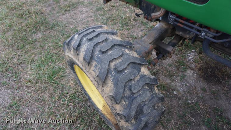 image for item DB0263 1998 John Deere 4600 MFWD tractor