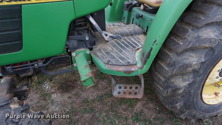 image for item DB0263 1998 John Deere 4600 MFWD tractor