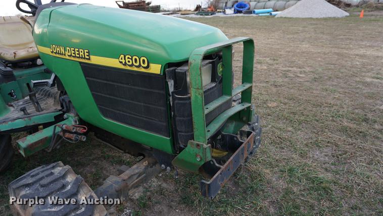 image for item DB0263 1998 John Deere 4600 MFWD tractor