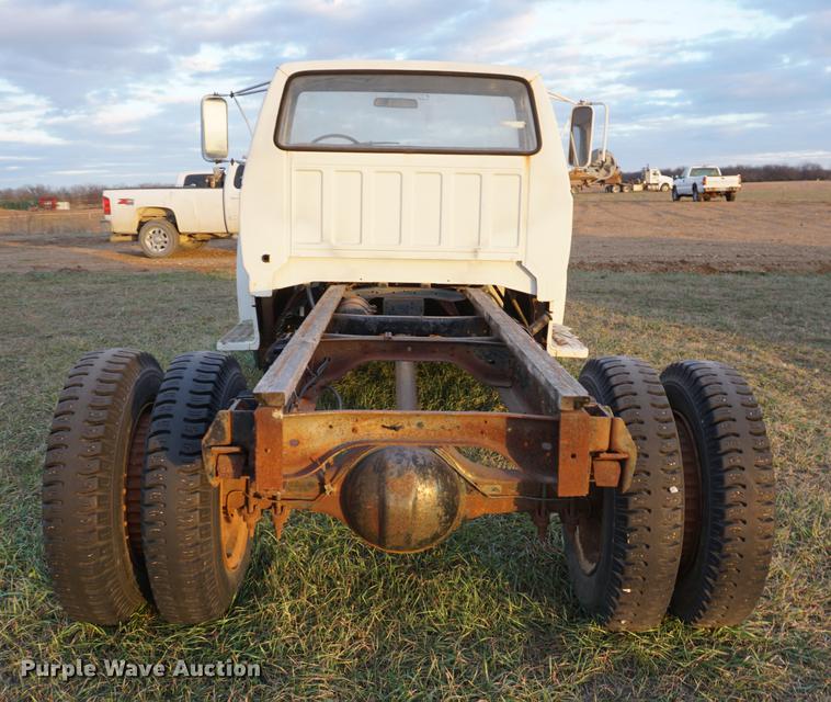 image for item DB0264 1981 Ford F600 truck cab and chassis
