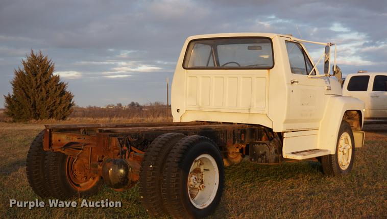 image for item DB0264 1981 Ford F600 truck cab and chassis