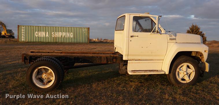 image for item DB0264 1981 Ford F600 truck cab and chassis