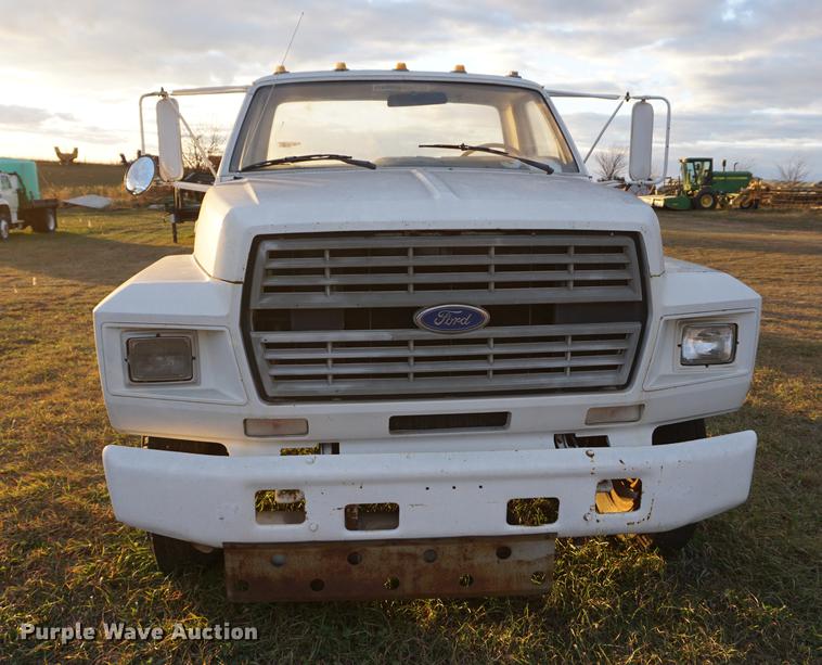 image for item DB0264 1981 Ford F600 truck cab and chassis