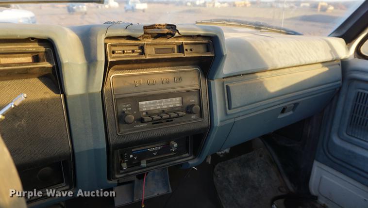 image for item DB0264 1981 Ford F600 truck cab and chassis