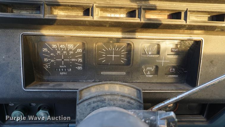 image for item DB0264 1981 Ford F600 truck cab and chassis