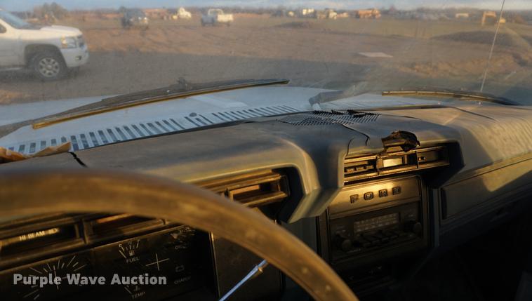 image for item DB0264 1981 Ford F600 truck cab and chassis