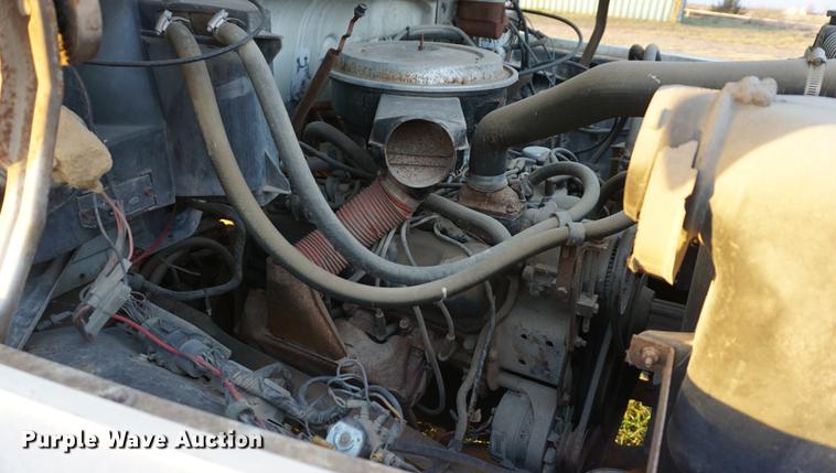 image for item DB0264 1981 Ford F600 truck cab and chassis