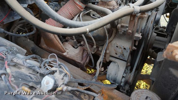 image for item DB0264 1981 Ford F600 truck cab and chassis