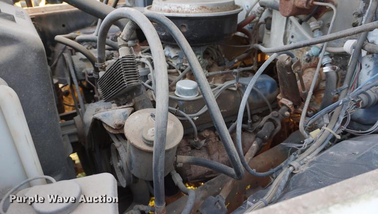 image for item DB0264 1981 Ford F600 truck cab and chassis