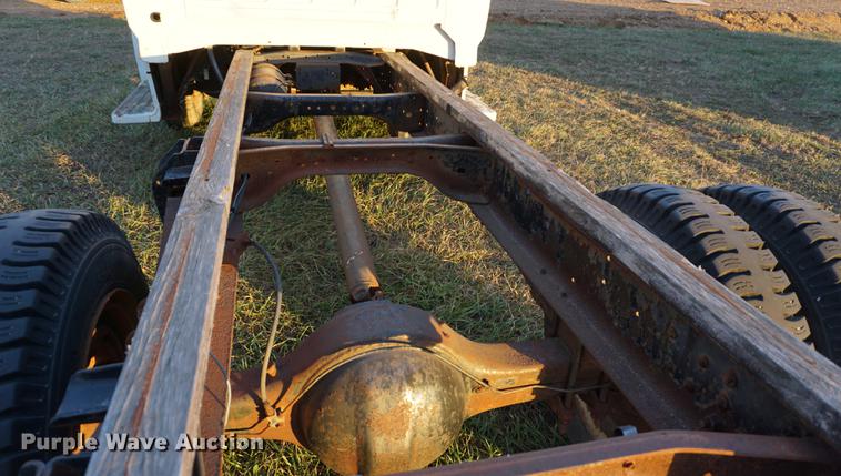 image for item DB0264 1981 Ford F600 truck cab and chassis