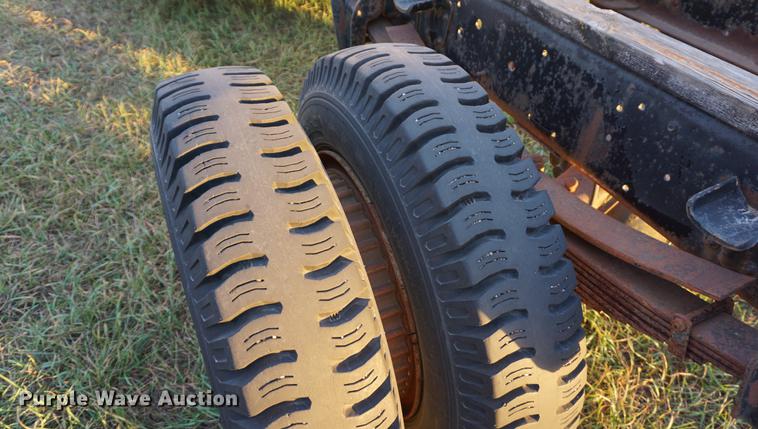 image for item DB0264 1981 Ford F600 truck cab and chassis