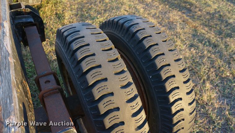 image for item DB0264 1981 Ford F600 truck cab and chassis