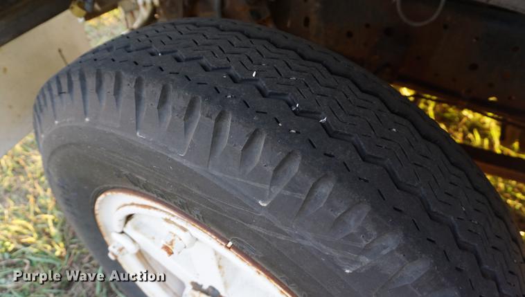 image for item DB0264 1981 Ford F600 truck cab and chassis