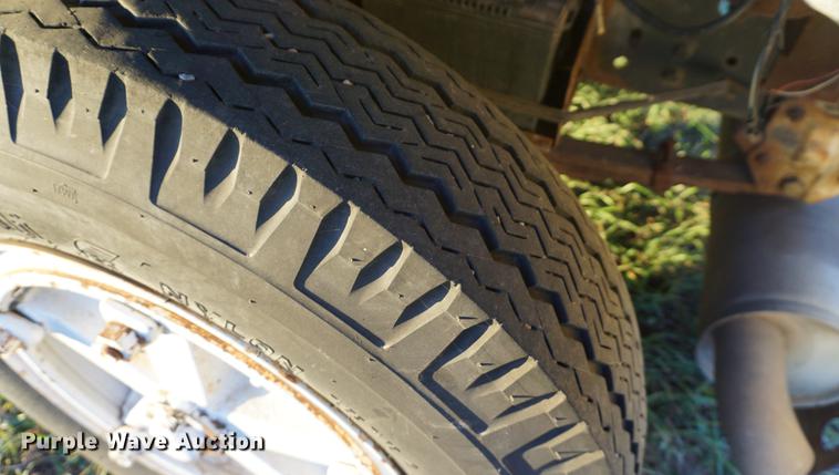 image for item DB0264 1981 Ford F600 truck cab and chassis