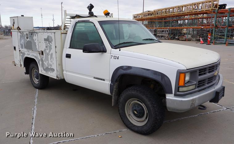 image for item DB0274 2000 Chevrolet 2500 utility bed pickup truck