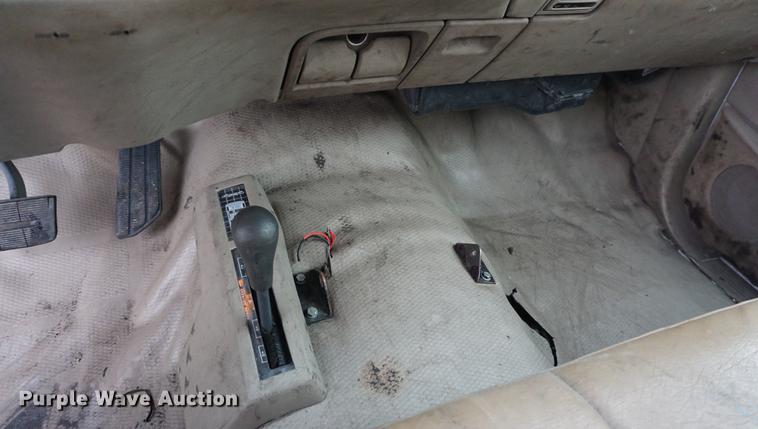 image for item DB0274 2000 Chevrolet 2500 utility bed pickup truck