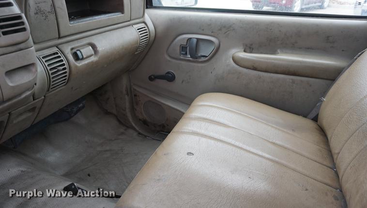 image for item DB0274 2000 Chevrolet 2500 utility bed pickup truck