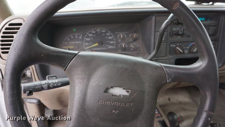 image for item DB0274 2000 Chevrolet 2500 utility bed pickup truck