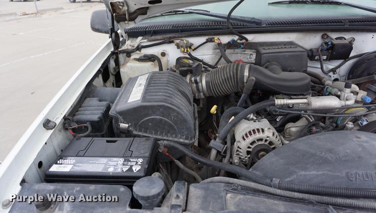 image for item DB0274 2000 Chevrolet 2500 utility bed pickup truck