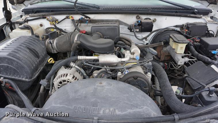 image for item DB0274 2000 Chevrolet 2500 utility bed pickup truck