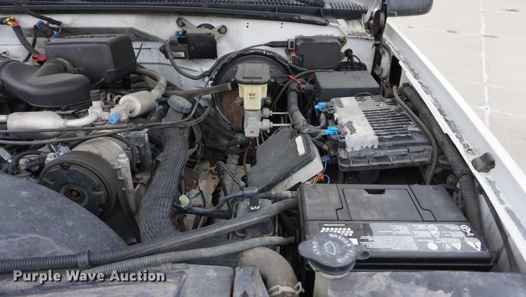 image for item DB0274 2000 Chevrolet 2500 utility bed pickup truck