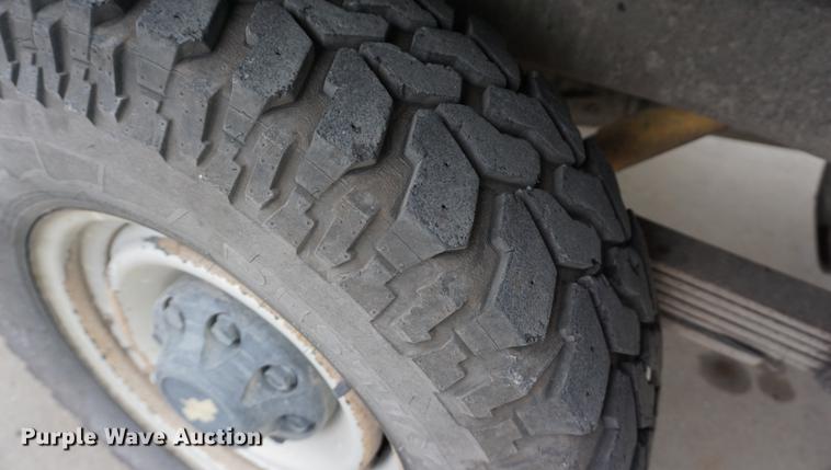 image for item DB0274 2000 Chevrolet 2500 utility bed pickup truck