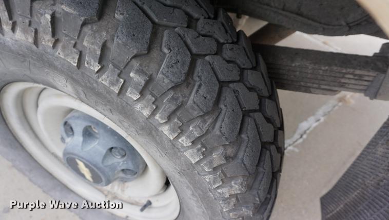 image for item DB0274 2000 Chevrolet 2500 utility bed pickup truck