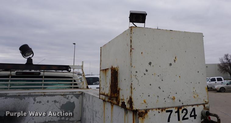 image for item DB0274 2000 Chevrolet 2500 utility bed pickup truck