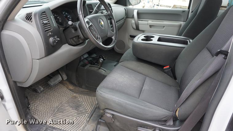 image for item DB0275 2011 Chevrolet Silverado 1500 Ext. Cab pickup truck