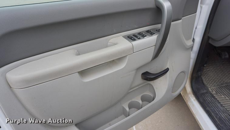 image for item DB0275 2011 Chevrolet Silverado 1500 Ext. Cab pickup truck