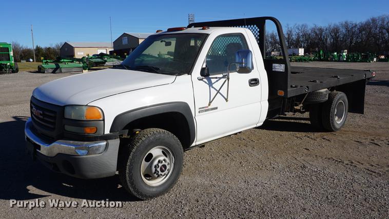 image for item DB0295 2004 GMC Sierra 3500 flatbed pickup truck
