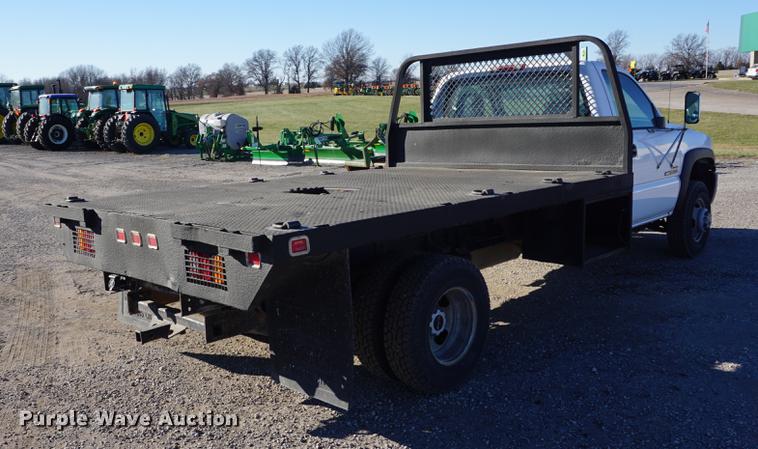 image for item DB0295 2004 GMC Sierra 3500 flatbed pickup truck