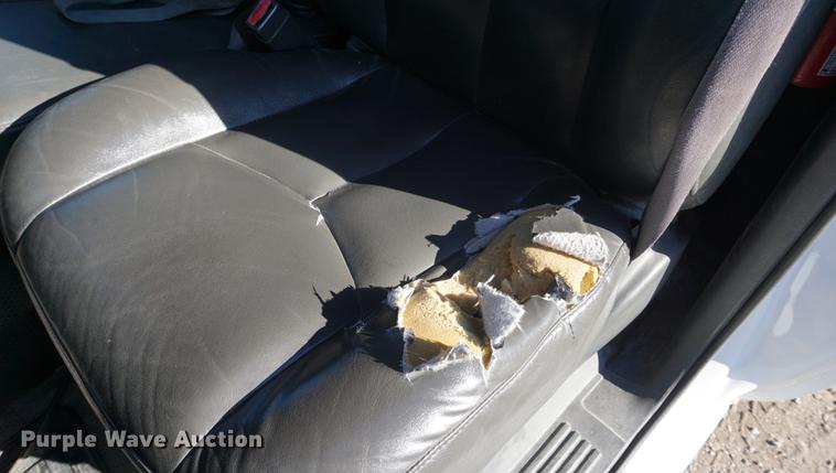 image for item DB0295 2004 GMC Sierra 3500 flatbed pickup truck